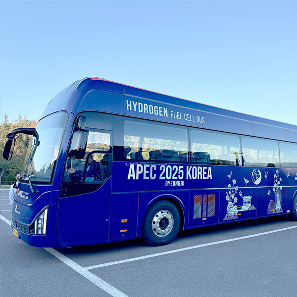 SK Innovation Provides 20 Hydrogen Shuttle Buses for APEC CEO Summit in Gyeongju 썸네일 이미지